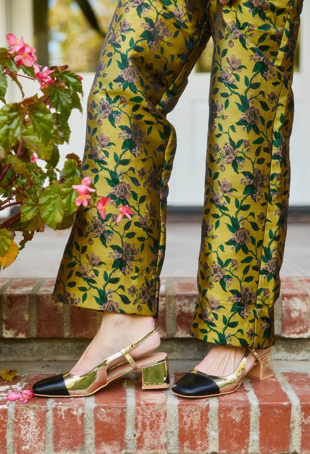 Spectator Slingbacks - Black & Gold - BURU